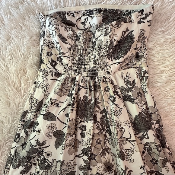 Old Navy Strapless Floral Mini Dress Size 2 LIKE NEW - Picture 9 of 16